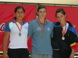María Corbera podium Subcampeona Master de Velocidad en K-1 500 m. y 1.000 m. en Trasona (Asturias) 2006.jpg