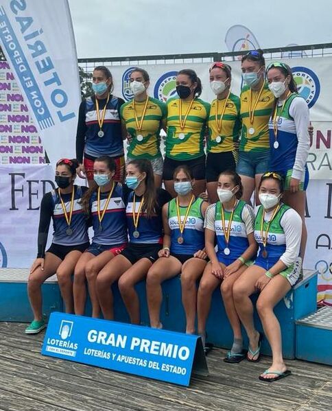 Archivo:C-4 junior femenino podium bronce 2.jpg.jpg