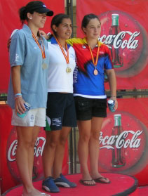 María Corbera en el podium Campeona de España en K-1 mujer cadete 500 m. en Castrelo do Miño (Ourense) 2006.jpg