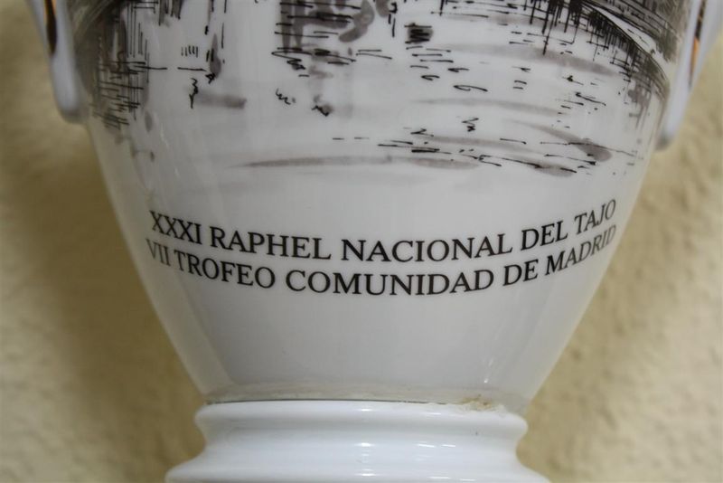 Archivo:2003 Placa Trofeo Raphel.JPG