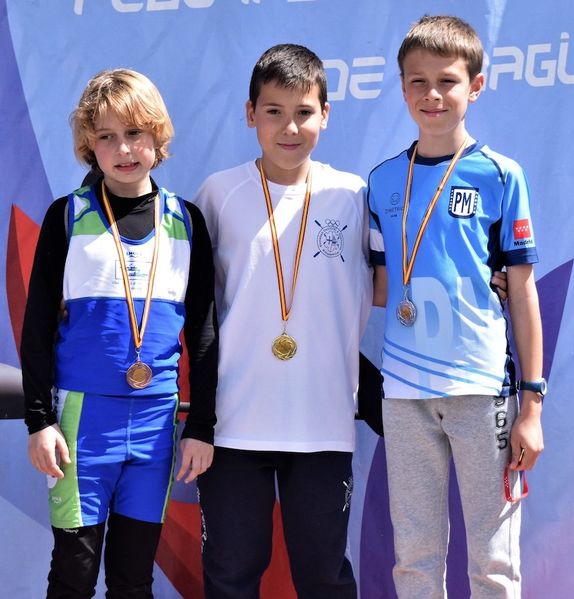 Archivo:HOMBRE K-1 BENJAMIN A IX Campeonato.jpg