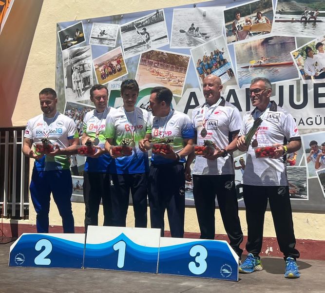 Archivo:Regata H SEN C2 14000 podium.jpg