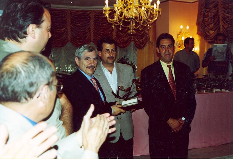 Archivo:AUTOTROFEO AUTORIDADES.jpg