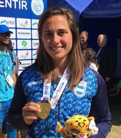 Martina Isequilla con medalla Odesur.jpg