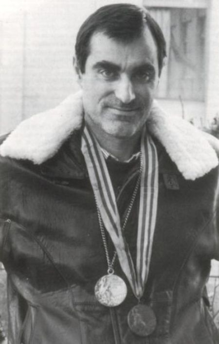 502386db62676-0887076001245414767-ramos-misione-con-algunha-das-suas-medallas.jpg