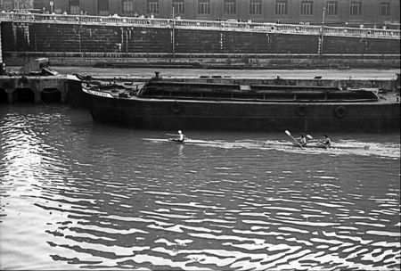 Bilbao 1974 en la ria.jpg