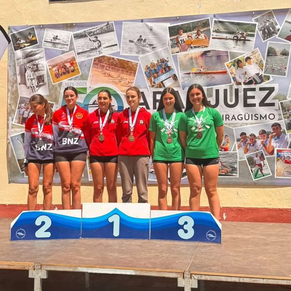 Archivo:Regata M CAD K2 7000 podium.jpg