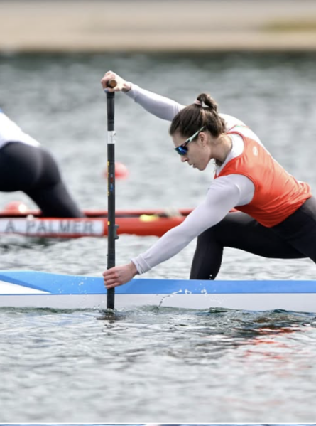 Archivo:Beth Gill B.png