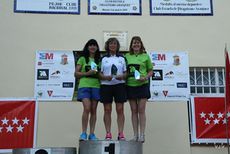 PODIUM Mujer VETERANO (45-54 años) K-1 2015.jpg