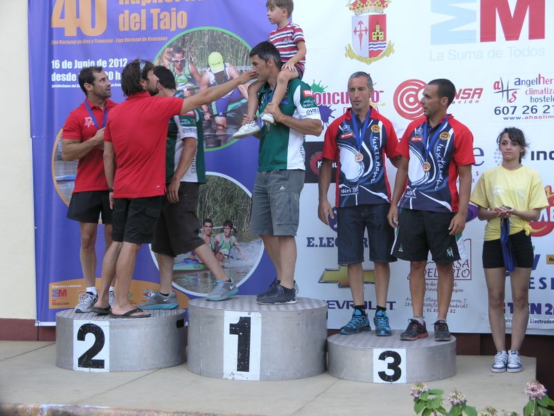 Archivo:LOS VENCEDORES DEL 40 RAPEL 2012.JPG