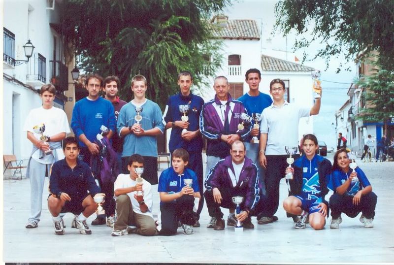 Archivo:EQUIPO ALBERCHE 2001 FUENTIDUEÑAS.jpg