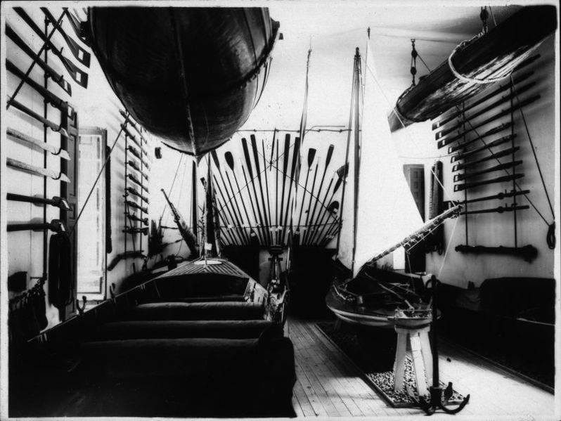 Archivo:Interior de un embarcadero. Casa de Campo.jpg