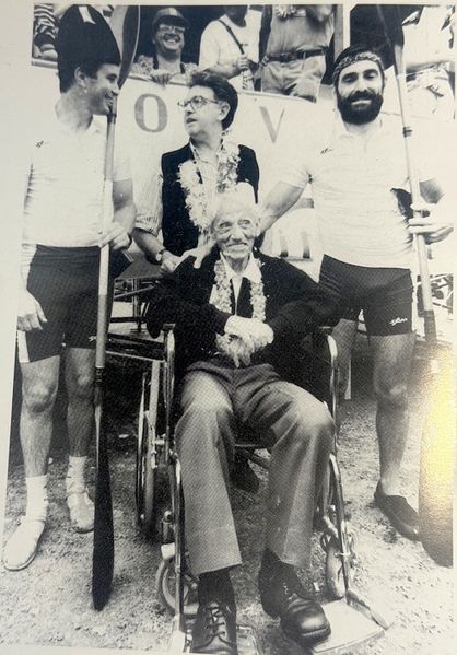 Archivo:Sella-Dionisio con los vencedores de 1993.JPG