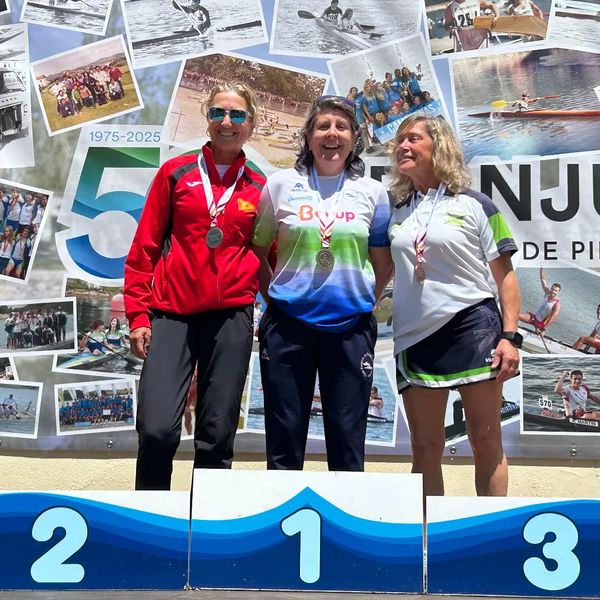 Archivo:Regata M VET 55-59 K1 7000 podium.jpeg