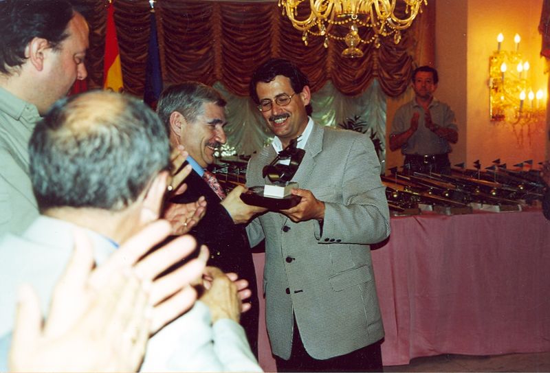 Archivo:TROFEO DTOR GNRAL 2000.jpg