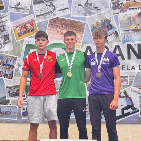 Regata HOMBRES CAD K1 7000 podium.jpg