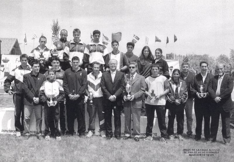 Archivo:GANADORES COPA ESPAÑA MARATÓN 2001 ZAMORA.jpg