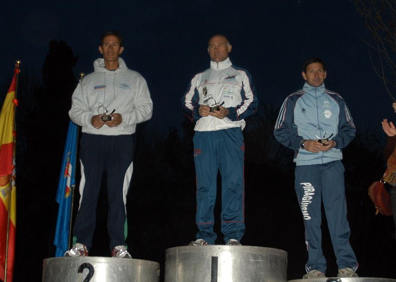 Archivo:Raphel 2008 podium k1 veterano 45-50 2º Javier Melús.JPG