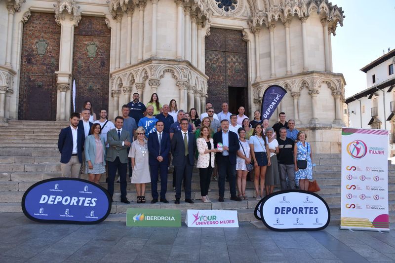 Archivo:Madrina del Tour Universo Mujer 2022.jpg